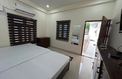 Ayodhya House | Kusum Home stay Near Ram Mandir Gate 200 -300 Meter , Near Hanuman gari Mandir, Jain mandir , railway station Goverment hosiptal , launch , Breakfast available, Free pick up Ayodhya dham railway station , airport pickup ,Ayodhya cant pickup