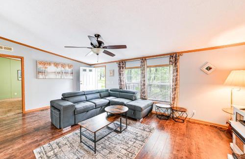Kuttawa House | Kuttawa Vacation Rental with Smart TV, Near Marinas!