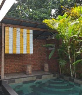 Air Hangat House | Kutum's Wooden House - Private Pool, Breakfast & Cafe