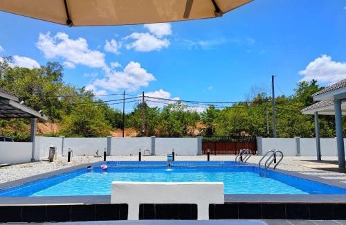 Gurun House | Kvaloya Homestay Private Swimming Pool