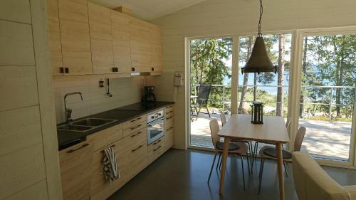 Grisslehamn Cabin | Kvarnsands Strandstugor/Kvarnsand Beach Lodges