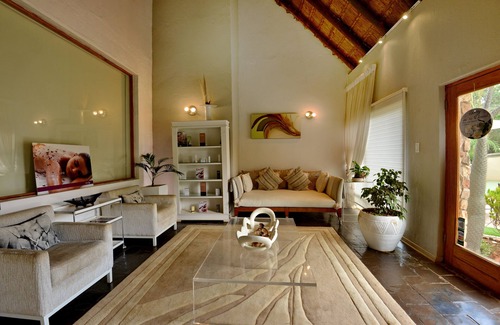 Leeupoort Cabin | Kwafubesi Tented Safari Camp
