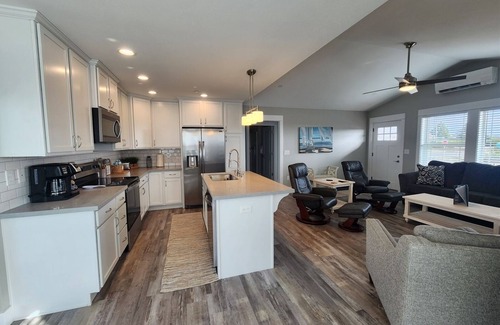 Ocean Shores House | Kwan Tip Beach House - Brand new HOT TUB and Pet friendly