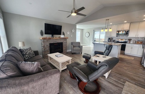 Ocean Shores House | Kwan Tip Beach House - Brand new HOT TUB and Pet friendly