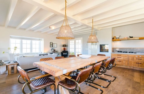 Ballum Villa | Kwikstaart a large villa with sauna and unobstructed dune view to the sea.