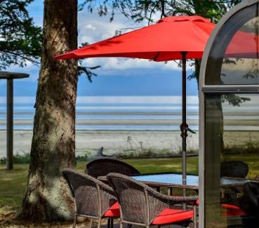Comox House | Kye Bay Beach House