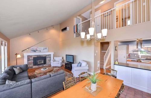 Comox House | Kye Bay Beach House S