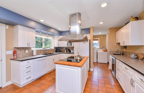 Comox House | Kye Bay Beach House S