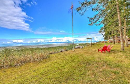 Comox House | Kye Bay Winter Beach House