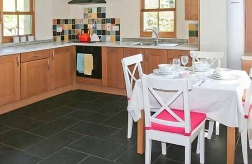 Blessington Cottage | KYLEBEG COTTAGE, family friendly in Lackan, County Wicklow
