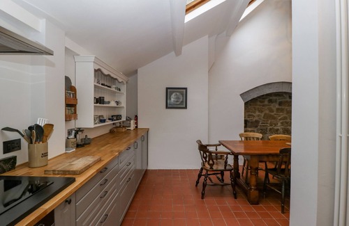 Glastonbury House | KYLEMORE, pet friendly, character holiday cottage in Glastonbury