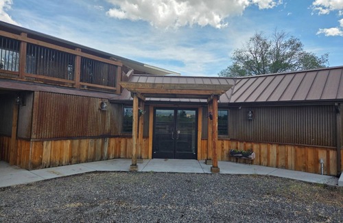Cedaredge Apartment | Kyles Grill and Bar