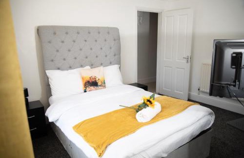 Derby House | Kyoto Central I 4 BDR House I 50 inch Smart TVs in Rooms I Large Spacious Rooms I Refurbished I Derby City Centre