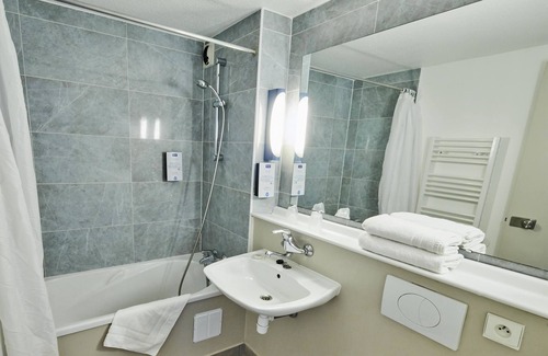 Fontaine-Notre-Dame Hotel | Kyriad Cambrai