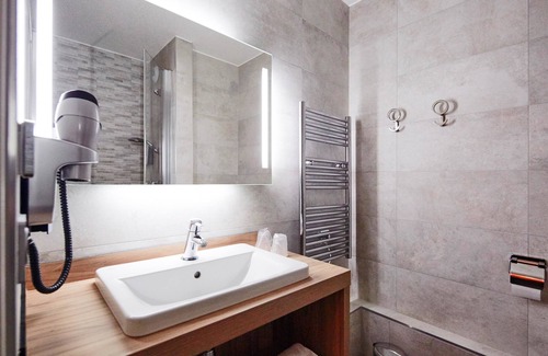 Riom Hotel | Kyriad Clermont Ferrand Nord - Riom