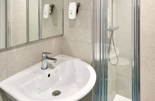 Narbonne Hotel | Kyriad Direct Narbonne Sud