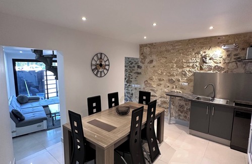 Fourques Apartment | Lélégance de la Pierre