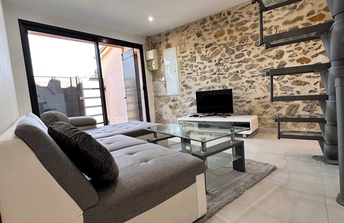 Fourques Apartment | Lélégance de la Pierre