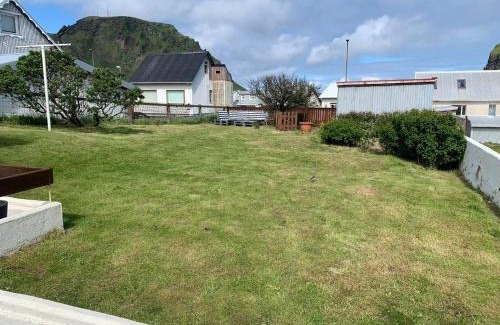 Vestmannaeyjar House | Lítið einbýlishús á besta stað.