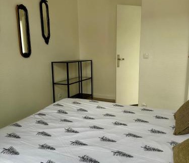 La Chapelle-en-Serval Apartment | L Échappée Gauloise en hypercentre