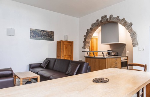 Saint-Leger-de-Peyre House | L'école - traditional 8-bed gîte in the parc les loups du Gévaudan