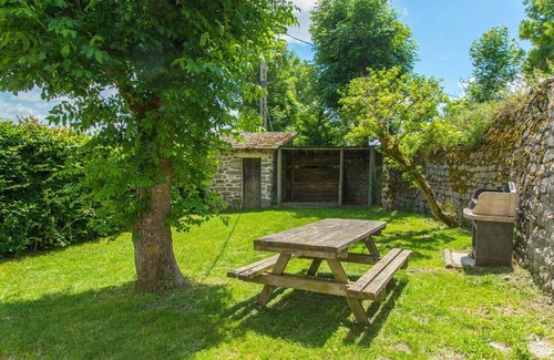 Saint-Leger-de-Peyre House | L'école - traditional 8-bed gîte in the parc les loups du Gévaudan