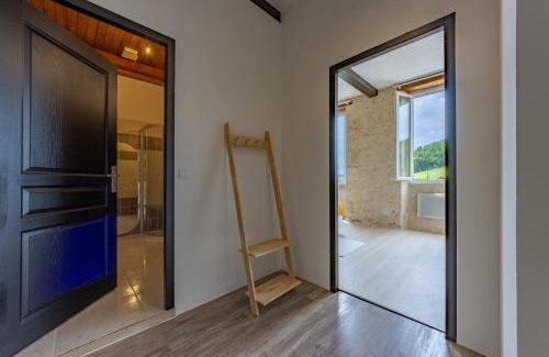 Montaigu-de-Quercy Apartment | L'élégant T3 coeur du village parking facile