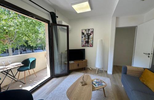 Couronne Urbaine Apartment | L'étape Aixoise - appartement climatisé terrasse parking centre ville Rotonde cours Mirabeau allées provençales