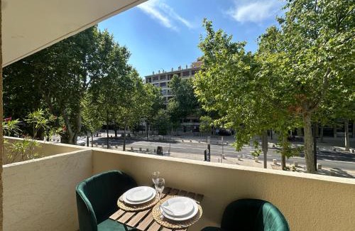 Couronne Urbaine Apartment | L'étape Aixoise - appartement climatisé terrasse parking centre ville Rotonde cours Mirabeau allées provençales