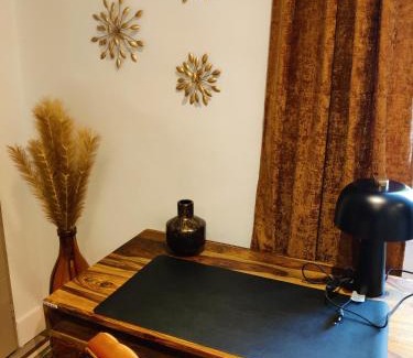 Boisset-et-Gaujac Bed & Breakfast | L'étoffe, charmante chambre au Mas des Roses