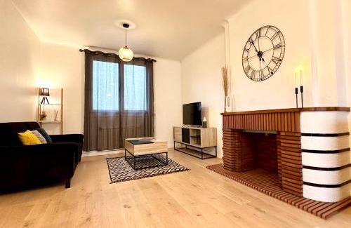 Mont-de-Marsan Apartment | L'Évasion - Centre-Ville & Garage Privé