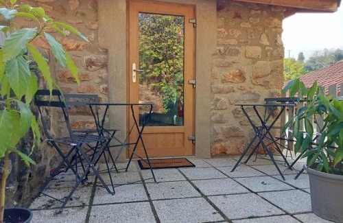 Vaudevant Bed & Breakfast | L'Abri-Gîte "Ô Jardin des Toiles"