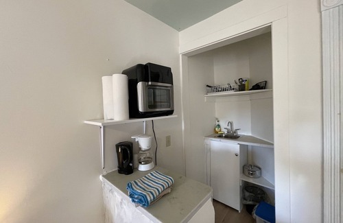 Wolfville Bed & Breakfast | L'Acadie Room -Patio, Downtown