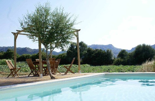 Loiri Porto San Paolo Apartment | L'AGLIENTU - GIRASOLE ROOM