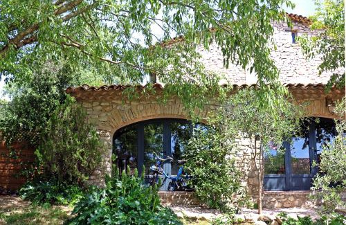 Saint-Hippolyte-du-Fort Bed & Breakfast | L Amourier chambres charme et confort avec Jacuzzi ou baignoire XXL