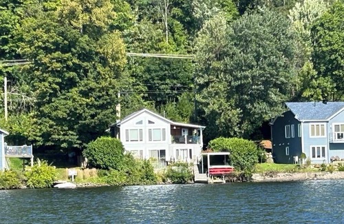 Bromont House | L'Antre d'Eux on Lac Bromont (FULL for 2025)