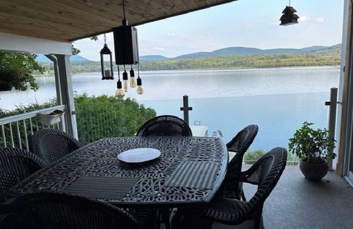 Bromont House | L'Antre d'Eux on Lac Bromont (FULL for 2025)