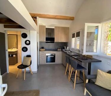 Bouyon House | L'Antre deux Pierres, romantisme, jacuzzi extérieur, plateau dinatoire