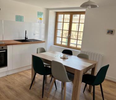 Chateaubriant Apartment | L'appartement des Perroquets