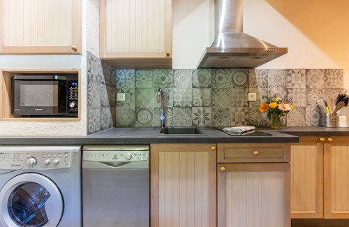 Les Clefs Apartment | L'Aravis-Apartment-Superior-Ensuite with Bath-Mountain view