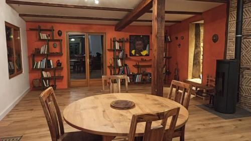 Bassoues Bed & Breakfast | L'Arbre penché