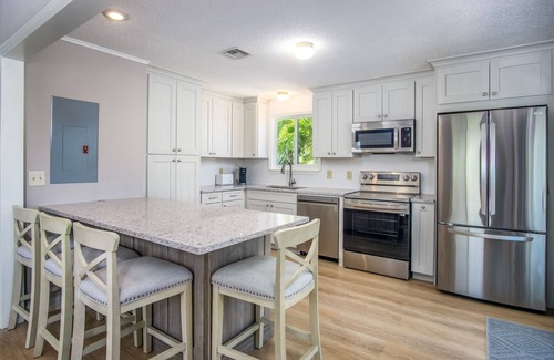 Breezeswept Beach Estates House | L' archipel | Canalfront 2 bedroom retreat on Ramrod Key with brand new dock!