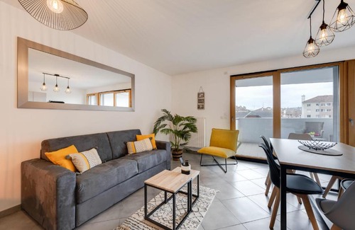 Annecy Apartment | L'Art de Ville - 2 bedroom near the city center terrace and garage