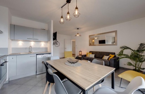 Annecy Apartment | L'Art de Ville - 2 bedroom near the city center terrace and garage