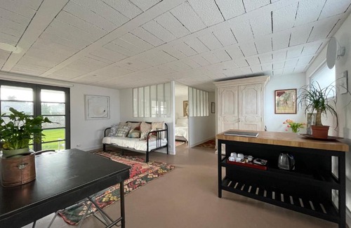 Ile d'Yeu House | L'ATELIER, appartement de 70m2, chambres d'hôtes, salon, terrasse sur jardin ,près du port, petit dejeuner inclus