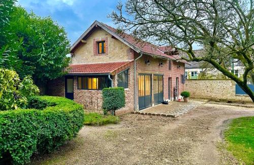 Aumont-en-Halatte Bed & Breakfast | L'Atelier des Magnolias