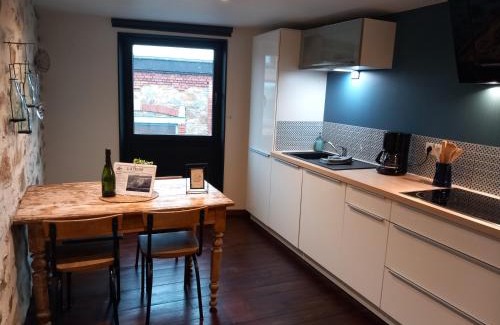 Lorcy House | L'Atelier - Gîte urbain chaleureux