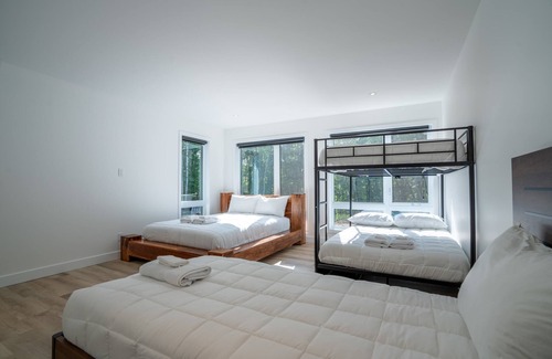 Argenteuil Regional County Municipality House | L'Atmosphère | Brand new chalet with spa