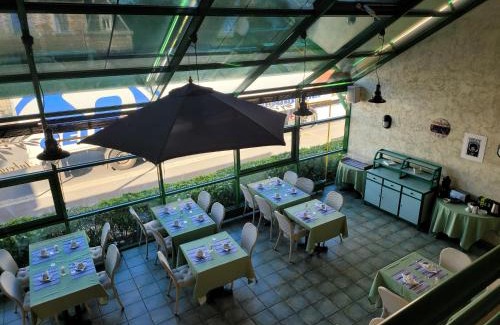 Dompierre-sur-Besbre Hotel | L'AUBERGE DE L'OLIVE