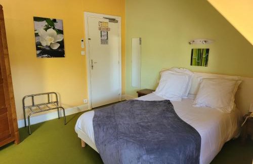 Dompierre-sur-Besbre Hotel | L'AUBERGE DE L'OLIVE